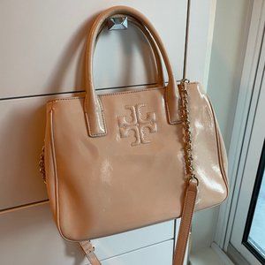 TORY BURCH NUDE/BEIGE PATENT LEATHER BAG W/ STRAP